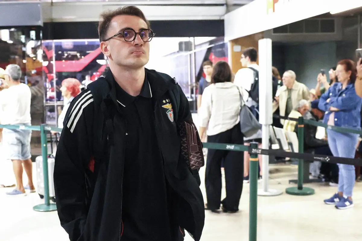 Akturkoglu seguiu entre a comitiva