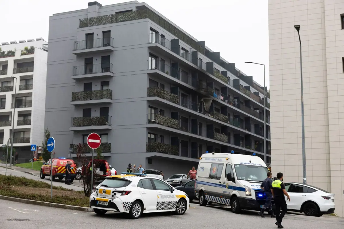 O incêndio provocou dois feridos ligeiros