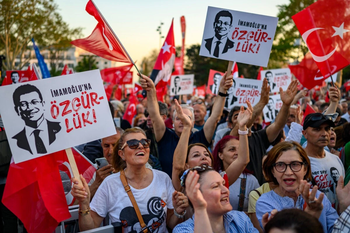 Uma petição do CHP pede a libertação de Imamoglu, detido sob acusações de corrupção