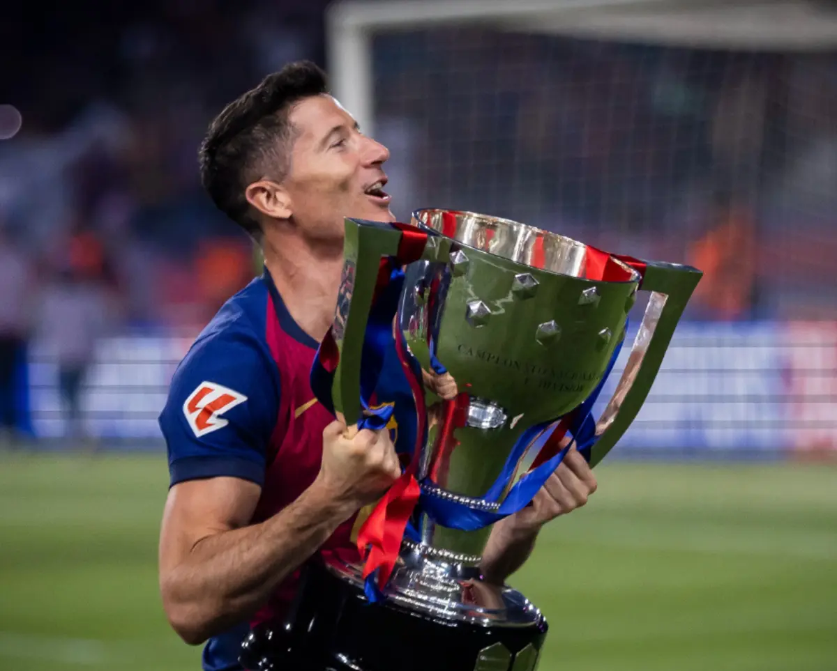 Avançado polaco foi recentemente campeão pelo Barcelona