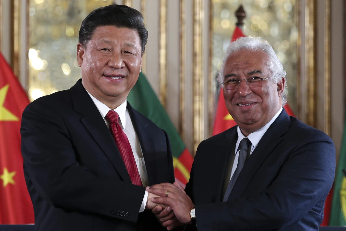 O presidente da China com António Costa, durante uma visita do líder comunista a Portugal