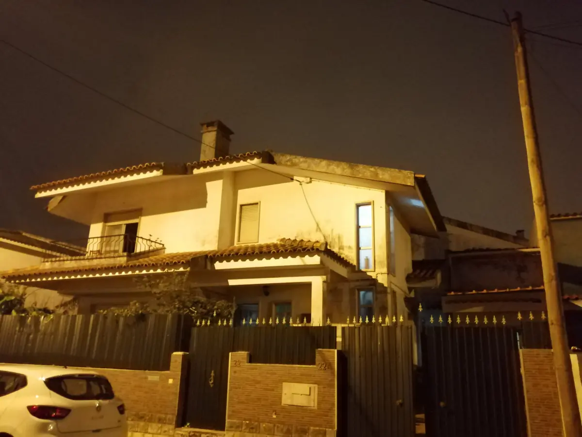 Mãe e filho viviam sozinhos numa vivenda em Leceia, na freguesia de Barcarena (Oeiras)