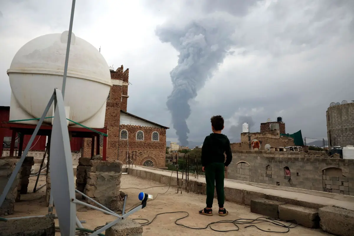 Um representante político dos huthis, Hezam al Asad, avisou que a insurgência não se deixará intimidar