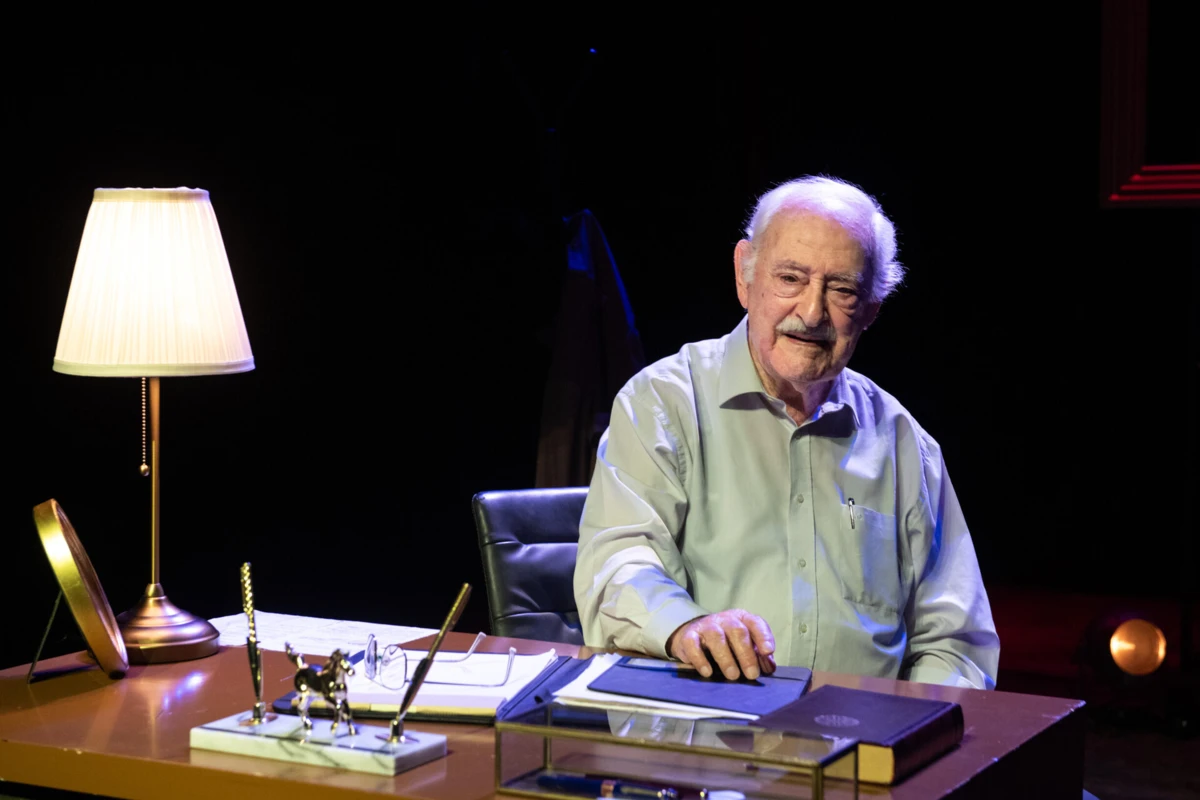 Ruy de Carvalho: "Não vale a pena pensar na morte, porque não leva a nada. Só devemos pensar na vida”, diz o ator de 97 anos.