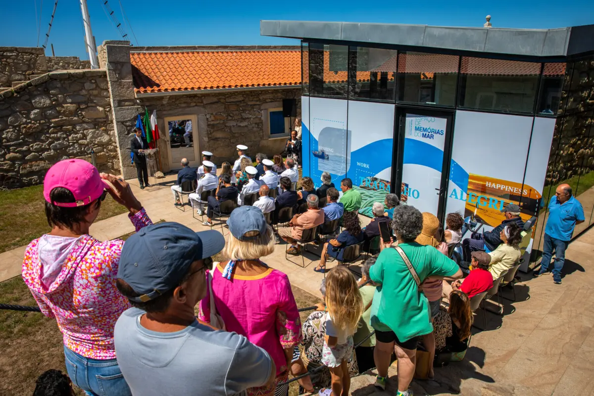 A abertura do forte foi assinalada com uma cerimónia pública