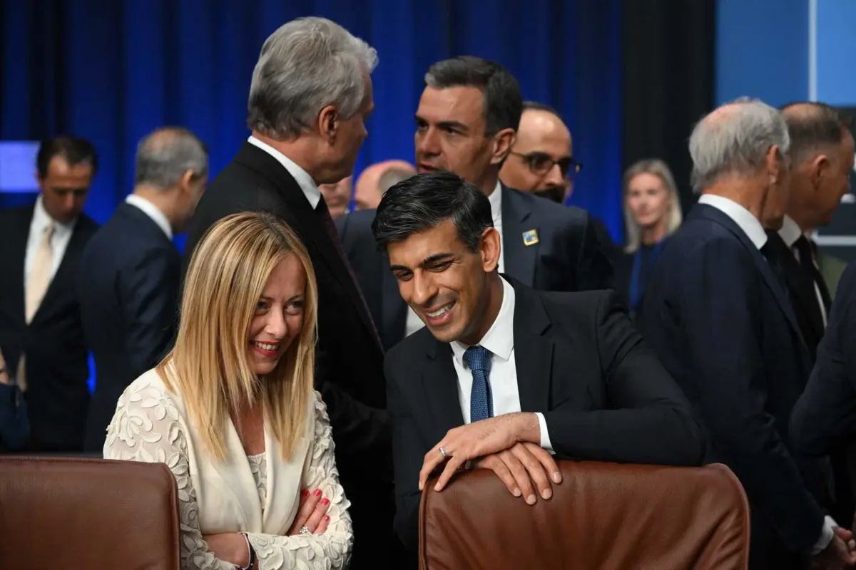 A primeira-ministra italiana Giorgia Meloni e o seu homólogo britânico Rishi Sunak