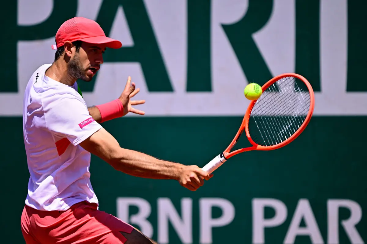 Tenista português tinha sido eliminado na véspera na prova de singulares