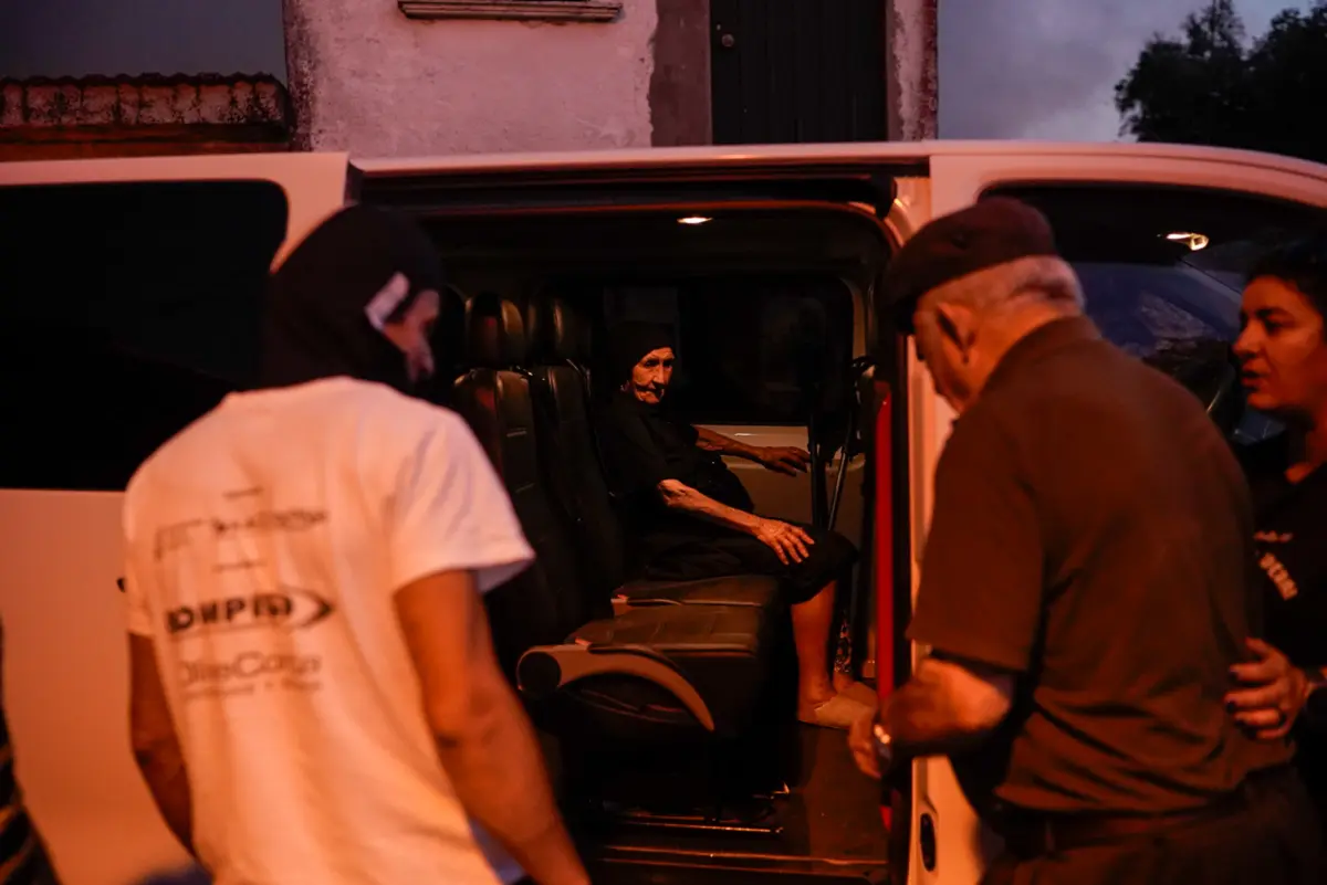 Perto de 40 pessoas foram reunidas no Largo do Quinteiros e evacuadas