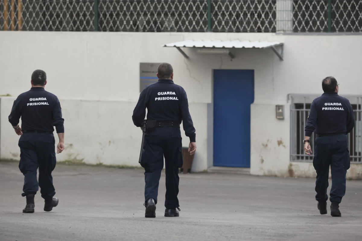 A idade de ingresso na categoria de Guarda do Corpo da Guarda Prisional poderá passar dos atuais 21 a 28 anos para uma nova faixa entre 18 e 35 anos