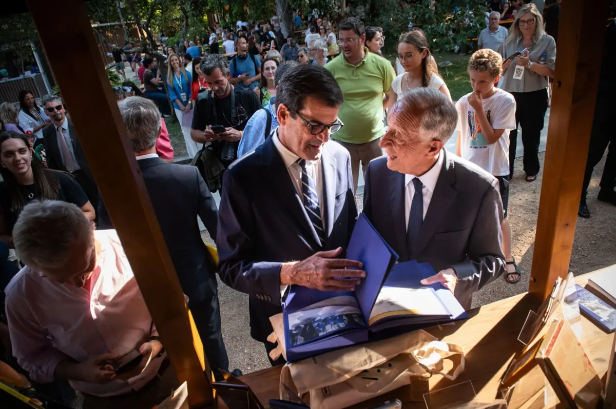 O autarca do Porto Rui Moreira com o presidente da República Marcelo Rebelo de Sousa na Feira do Livro
