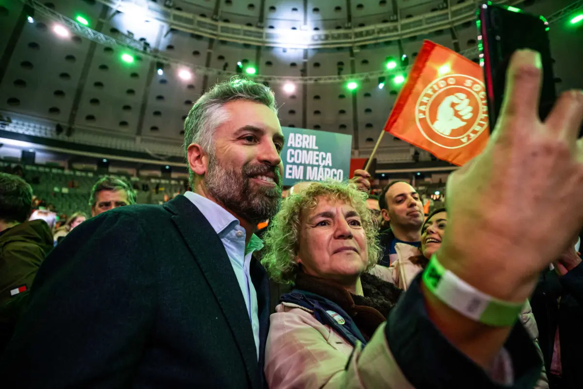 Sondagem aponta para empate técnico mas com vantagem do PS sobre a AD