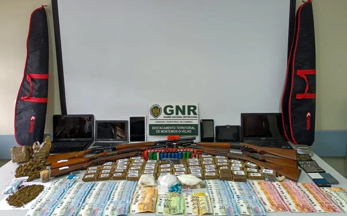 GNR apreendeu droga, armas e dinheiro e deteve nove pessoas