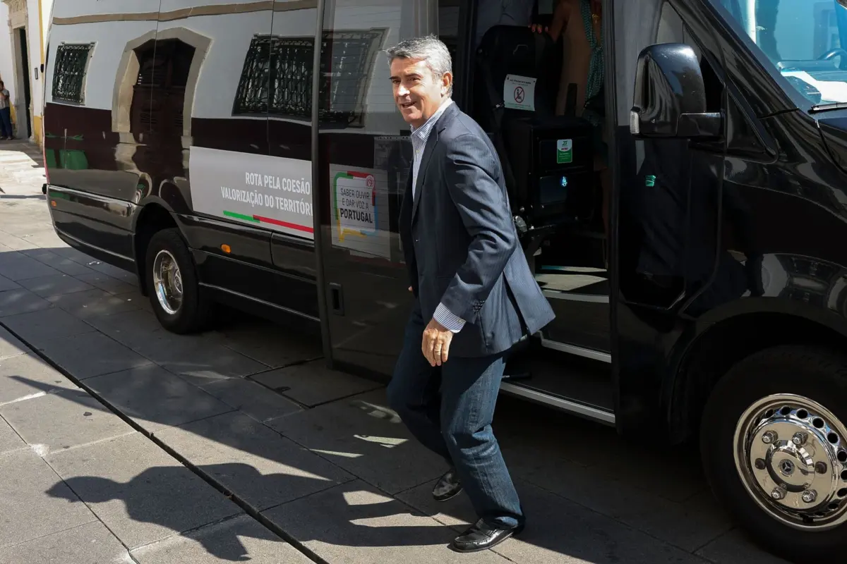 Líder do PS está a fazer a rota da EN2 "Pela Coesão e Valorização do Território"