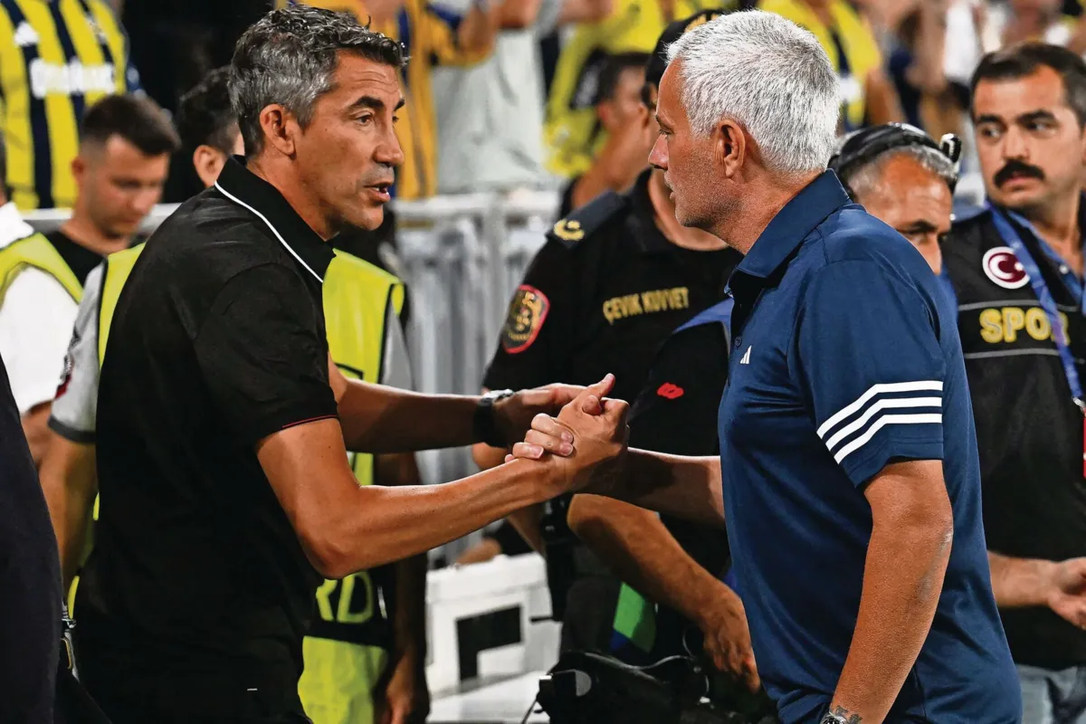 Bruno Lage e José Mourinho no jogo do play-off de acesso à Champions