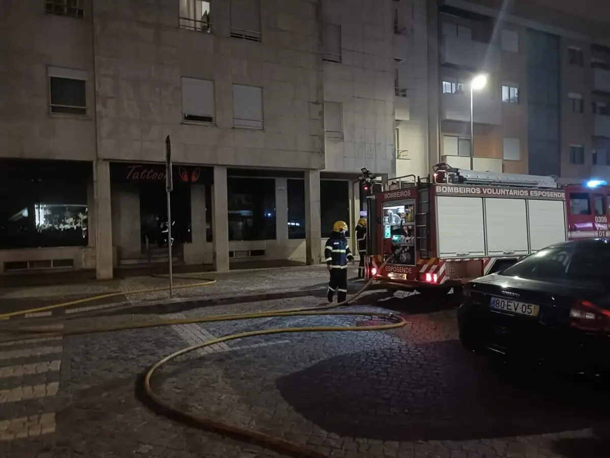 No combate ao incêndio estiveram quatro viaturas e 17 operacionais