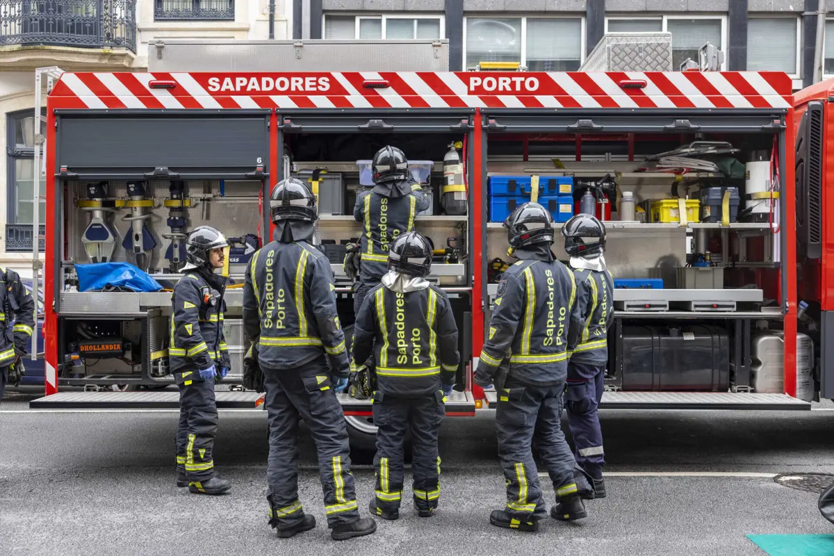 Aumentos salariais dos bombeiros sapadores serão de 378 euros até 2027