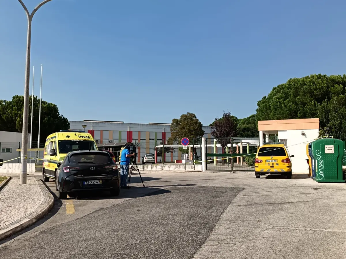 Escola Básica 1, 2 e 3 de Azambuja reabiu mas 130 alunos não foram às aulas