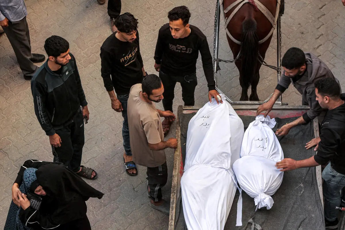 Pelo menos 420 pessoas morreram e 500 ficaram feridas