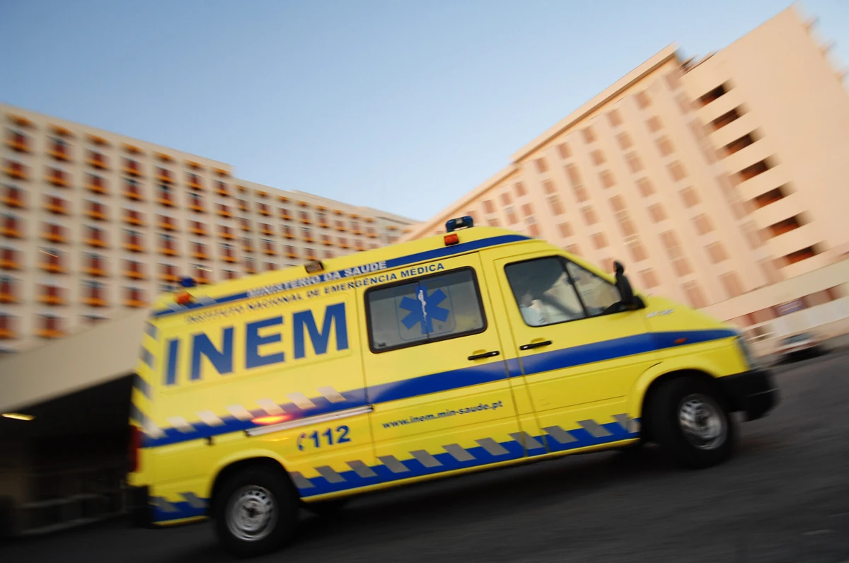 Imagem de contexto do artigo Quatro feridos graves numa colisão entre carro e ambulância do INEM em Salvaterra de Magos