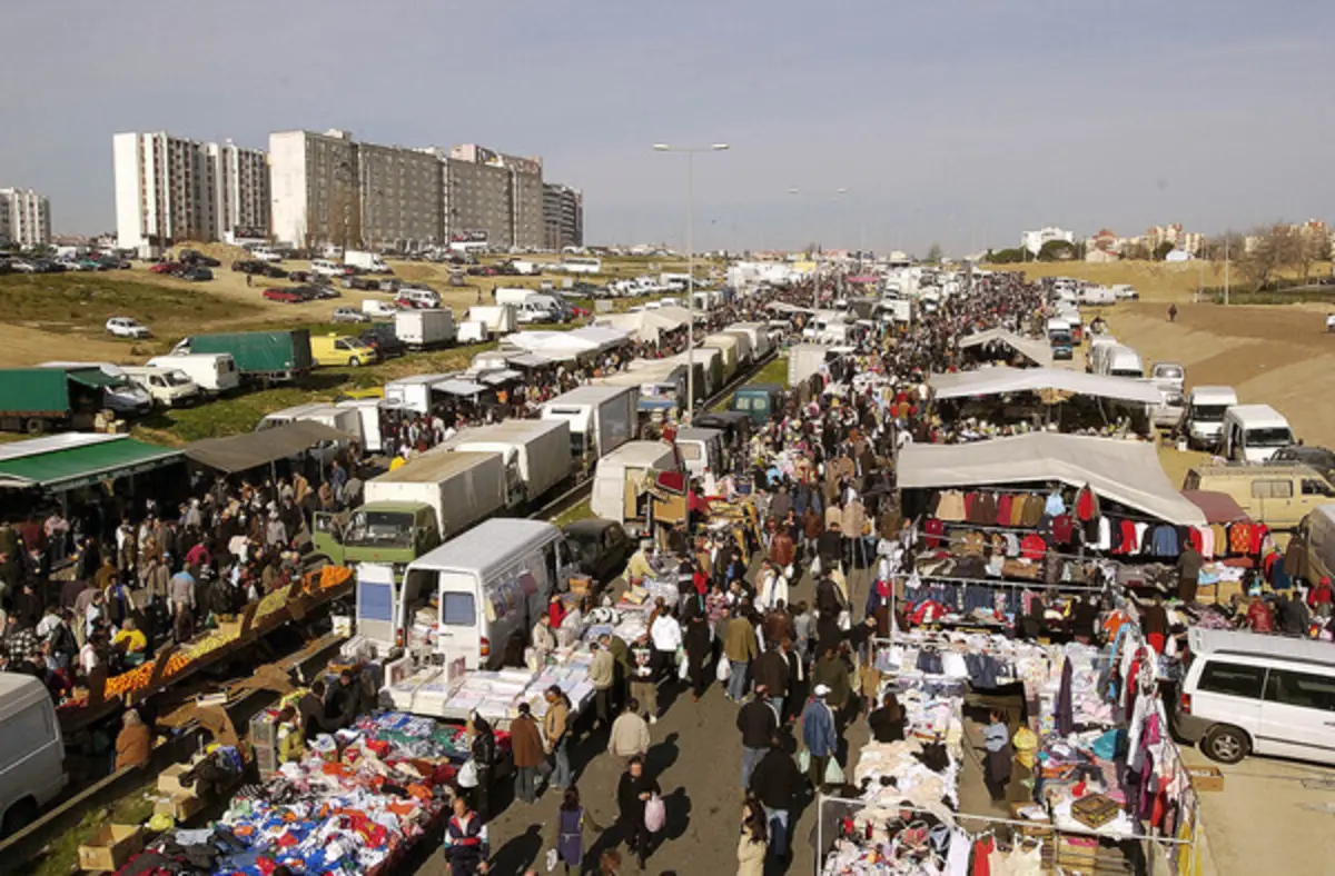 PSP detetou artigos cosméticos furtados à venda na Feira do Relógio