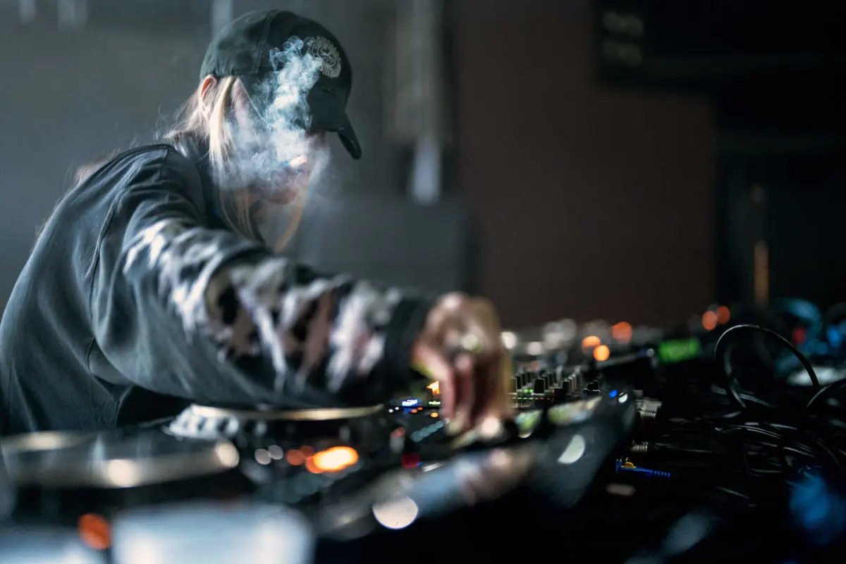 Sound Waves coloca um foco sobre a música techno, contando na edição de 2024 com 14 artistas.