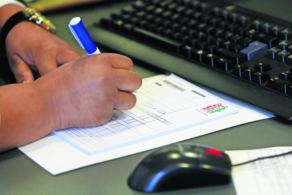 Quase quatro milhões de receitas médicas ainda são em papel