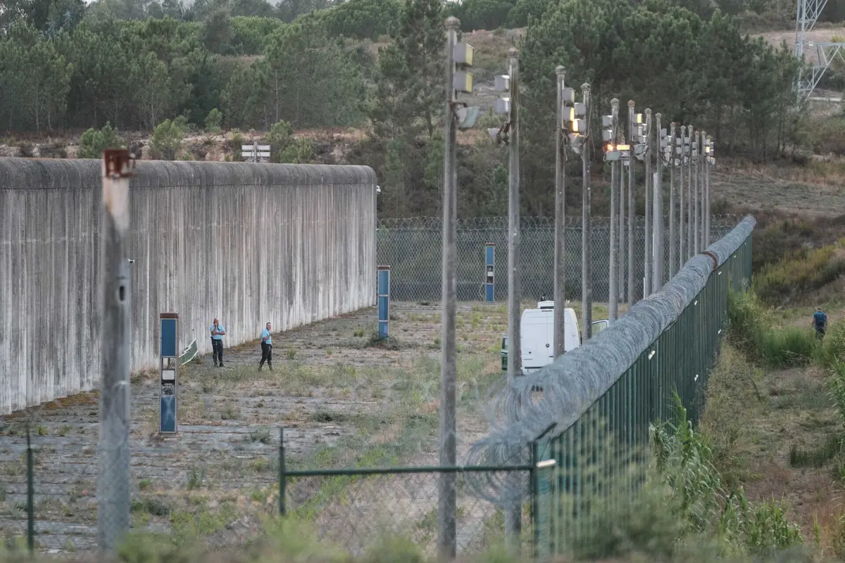 Escada abandonada pelos mercenários foi guardada pela GNR para acautelar a investigação