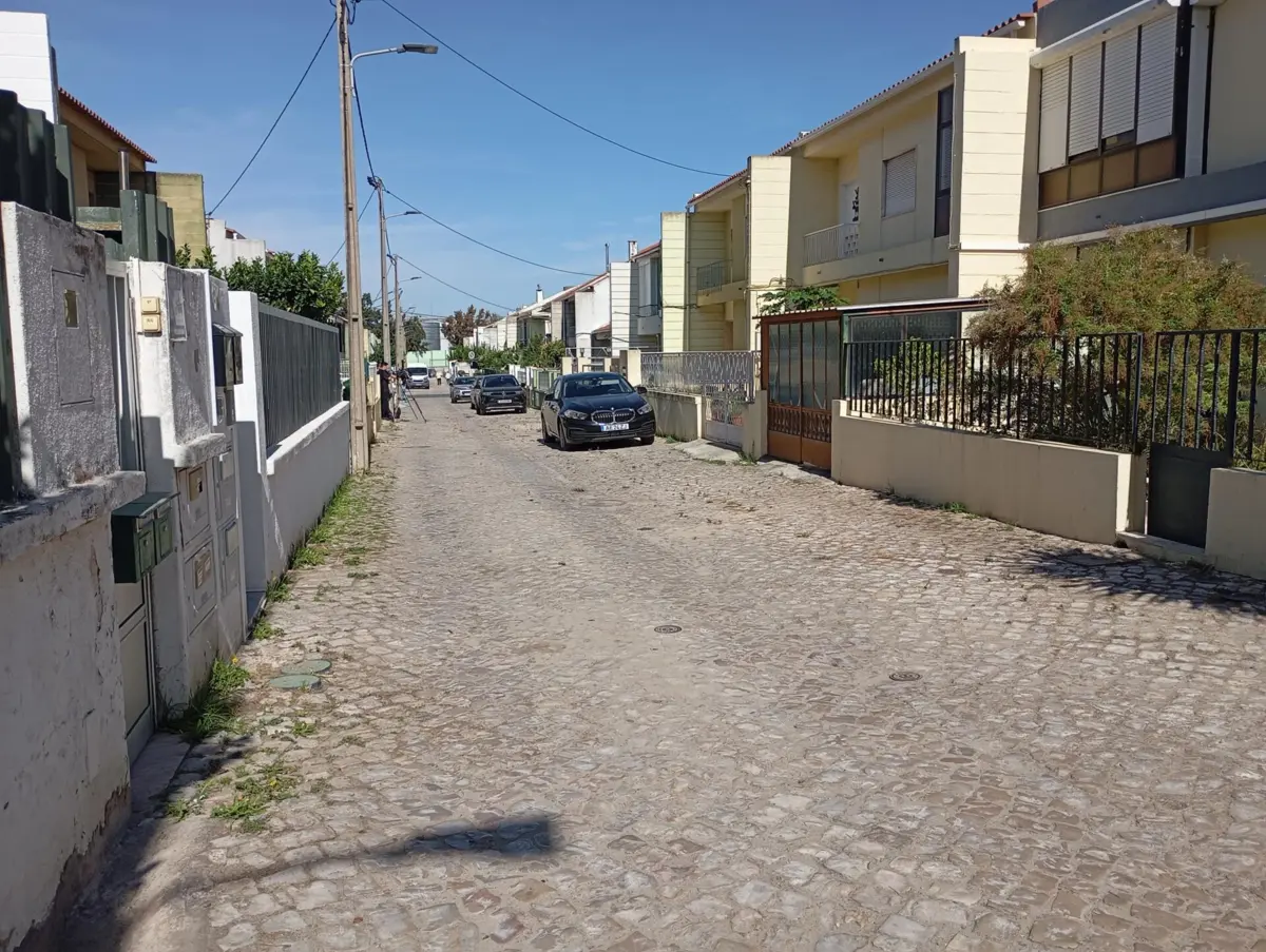 A vítima acabou por morrer na Rua Maria Matos