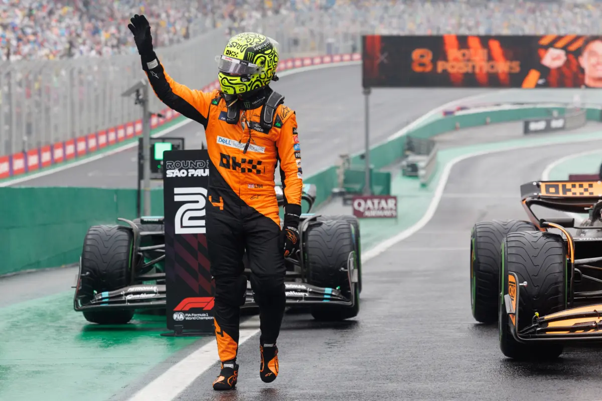 Norris, que garantiu a oitava "pole" da carreira, sétima desta temporada, fez a melhor volta em 1.23,405 minutos