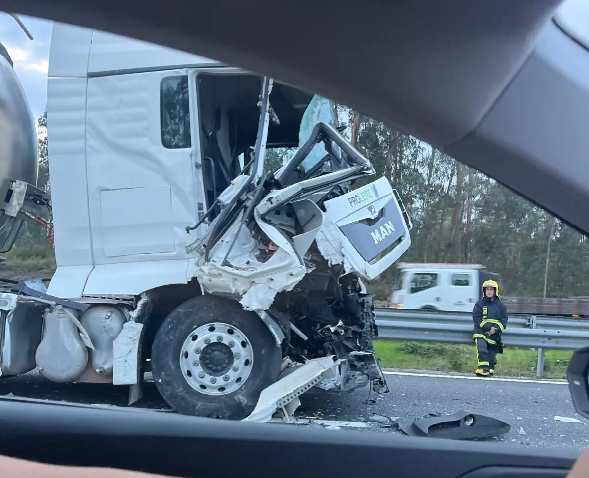 Imagem de contexto do artigo Filas na A1 em Aveiro após colisão entre dois camiões