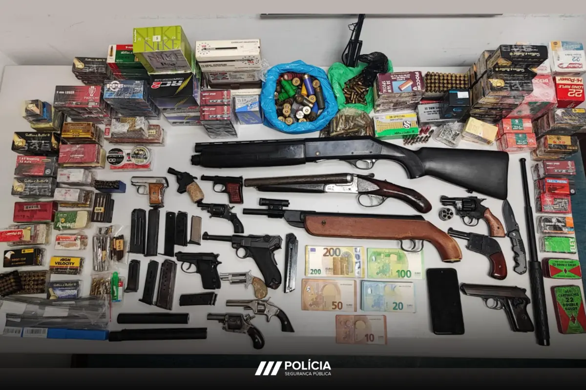 Polícia apreendeu 14 armas de fogo e milhares de munições