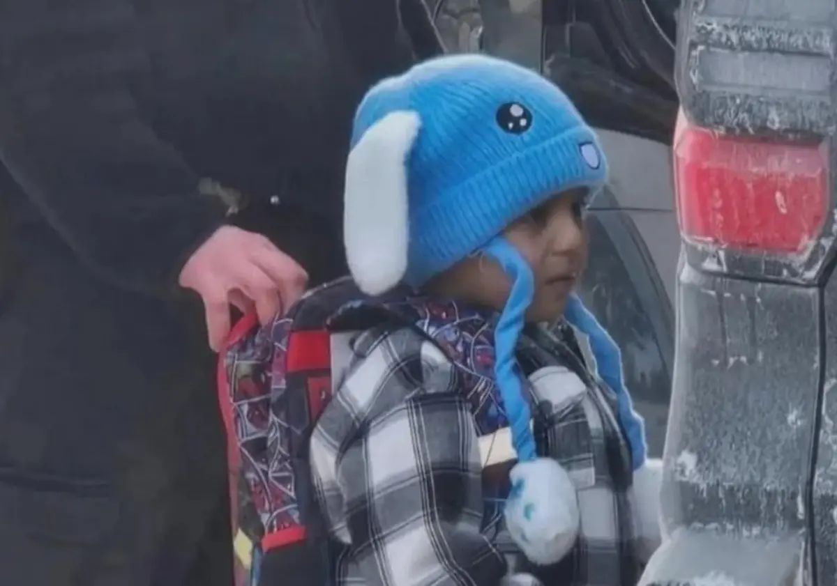 Menino foi detido quando regressava da escola