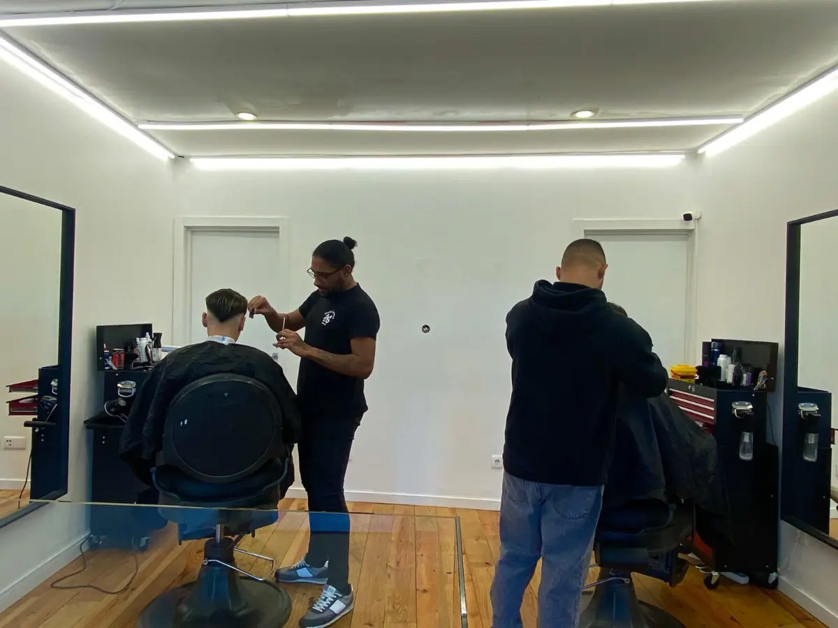 Imagem de contexto do artigo A arte do corte com alma carioca em Campanhã