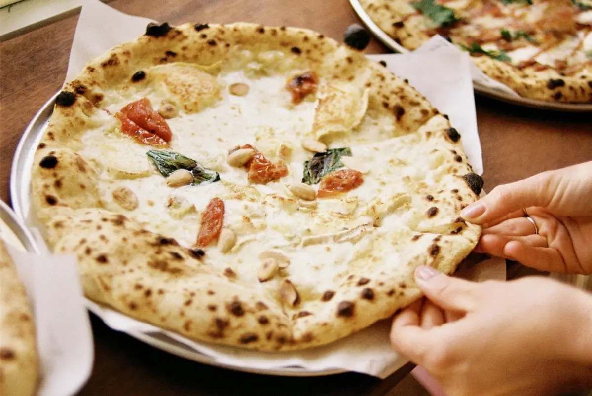 A pizaria da Costa da Caparica tem carta alargada.