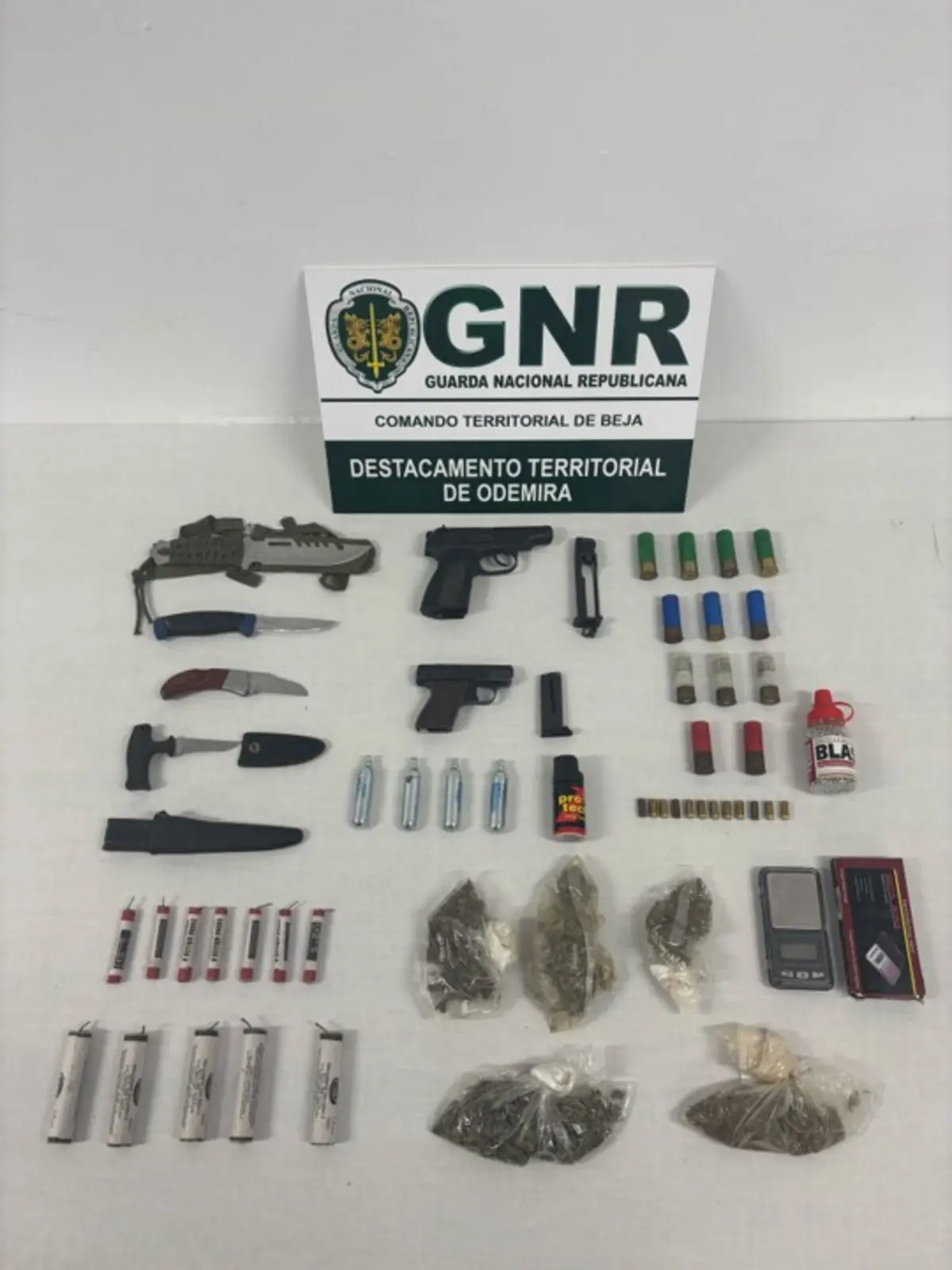 Material apreendido ao suspeito