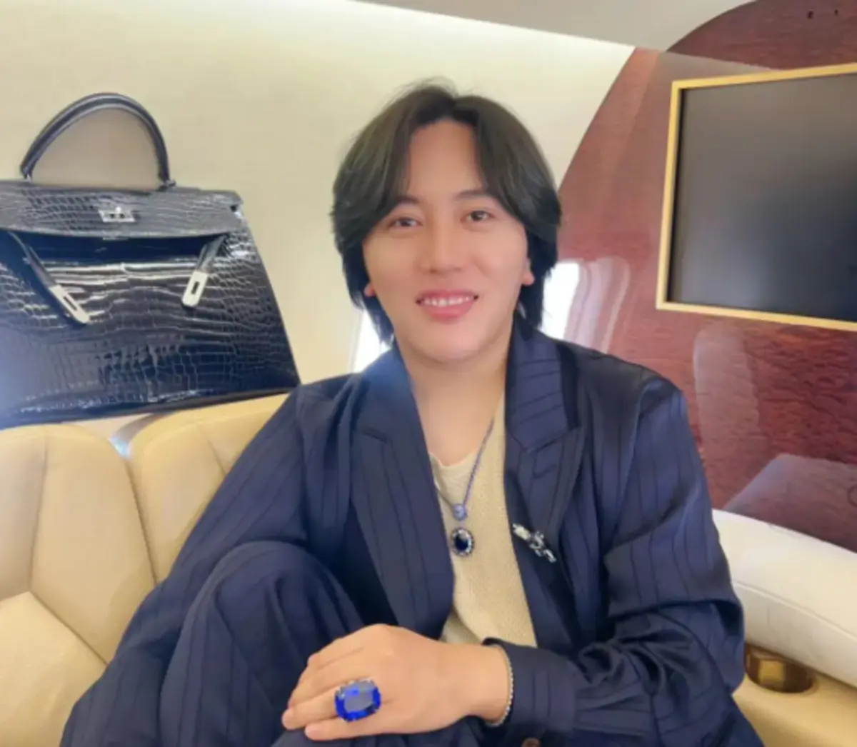 Wang Hongquan é um criador de conteúdo conhecido como "Kim Kardashian da China"