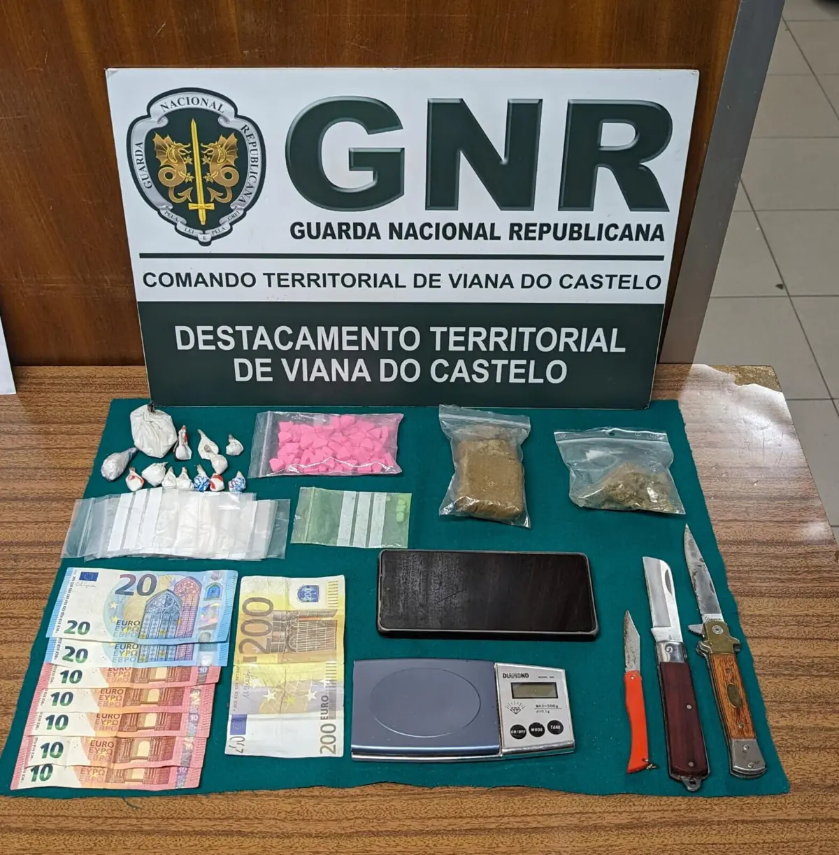 Foram apreendidas 362 doses de MDMA, 144 de haxixe, 125 de cocaína e duas de liamba