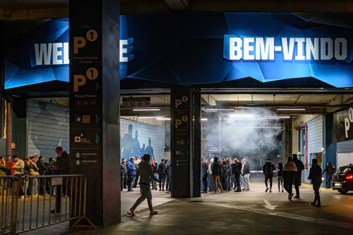 Assembleia geral extraordinária do F. C. Porto, a 13 de novembro, foi palco de ameaças, agressões e perseguições a sócios