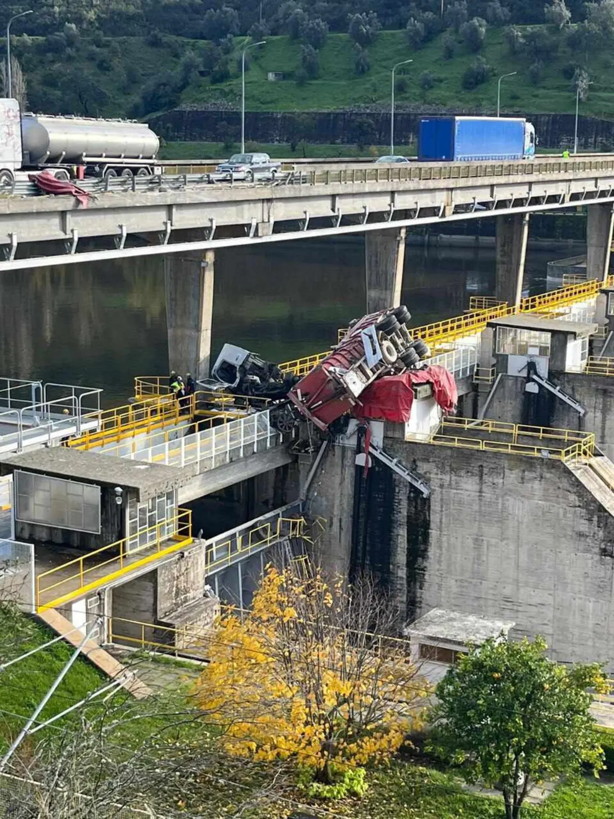 Motorista foi avaliado no local, mas não sofreu qualquer ferimento