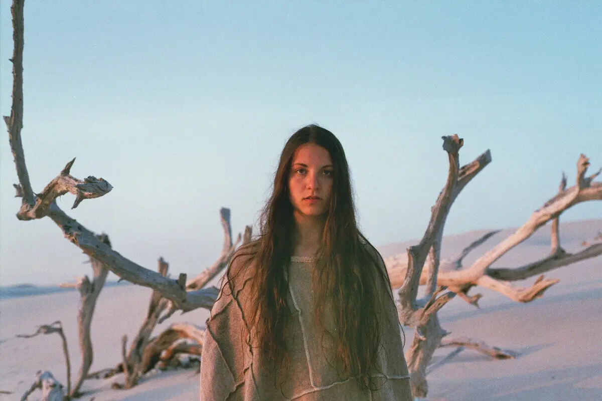 No mundo de Lisa Morgenstern há música clássica, música eletrónica, composição e canto.