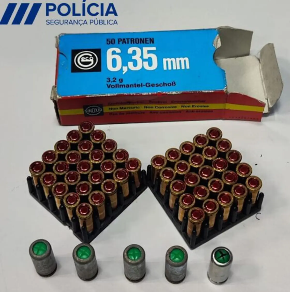 Homem foi detido por conduzir sem carta e ter 55 munições no carro