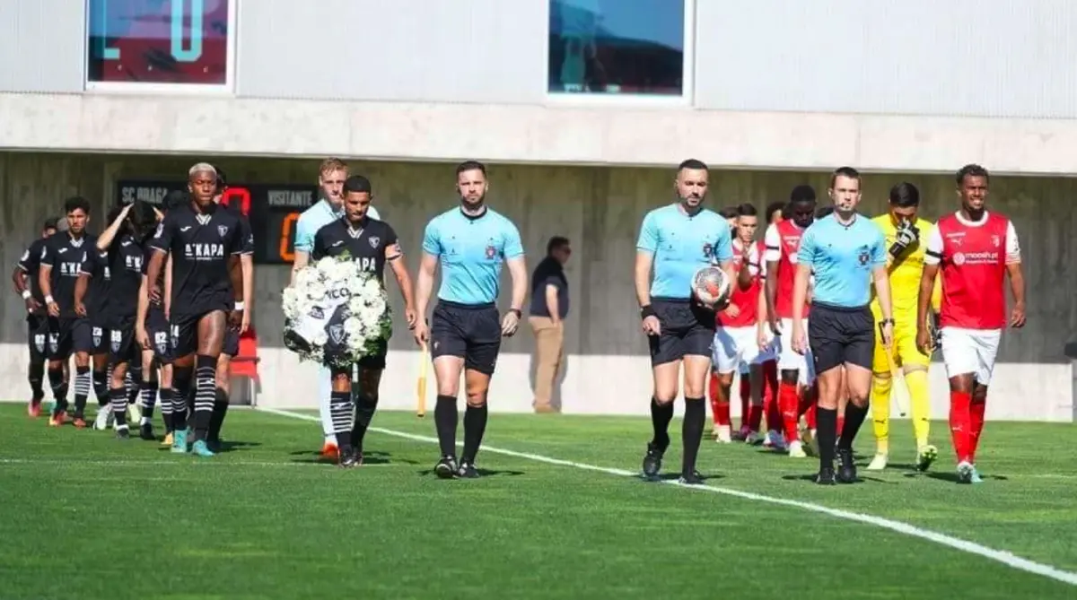 O Académico Viseu juntou-se à onda de solidariedade em torno de Rui Duarte, treinador do Braga que perdeu o filho mais velho