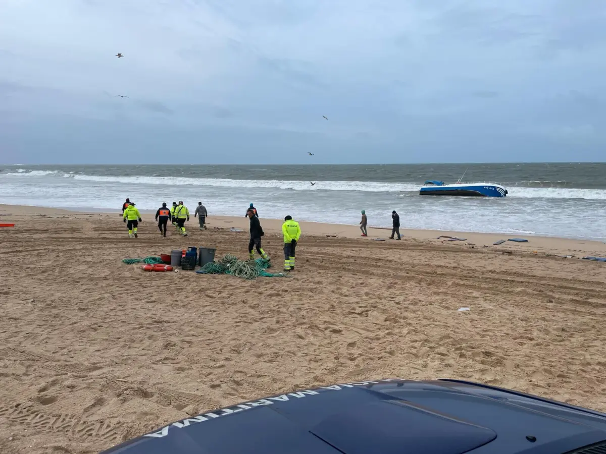 Imagem de contexto do artigo Embarcação encalhou em Peniche: seis pessoas resgatadas