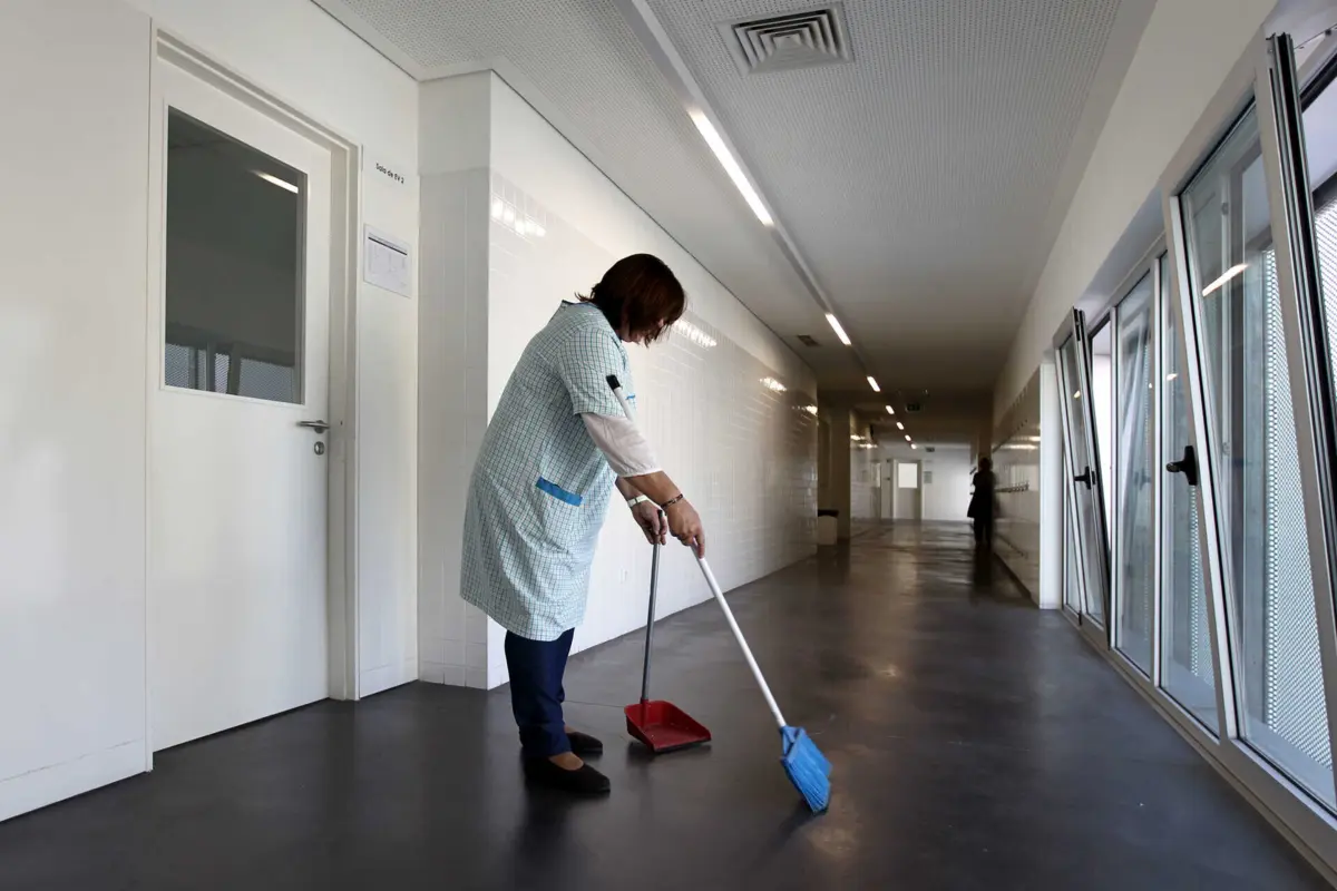 Sexta-feira há nova greve de assistentes operacionais