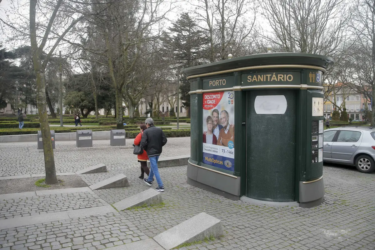 Imagem de contexto do artigo Ação em tribunal atrasa equipamentos sanitários no Porto