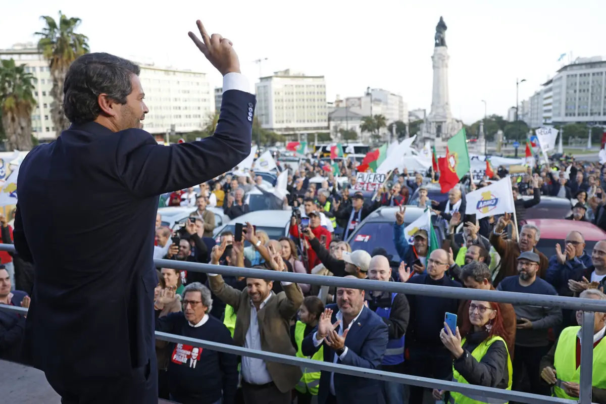 Imagem de contexto do artigo Centenas de manifestantes contra aumento do IUC em buzinão do Chega