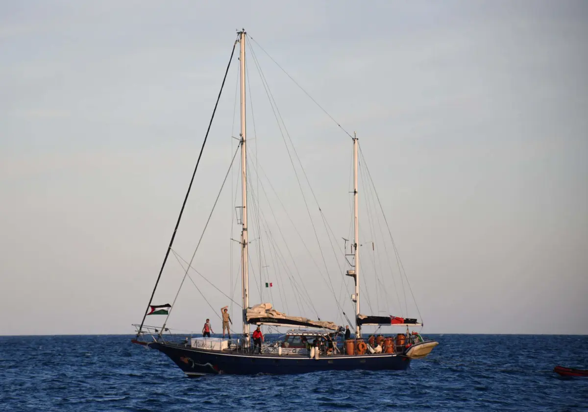 O veleiro chegou hoje de manhã à costa egípcia e prosseguiu viagem com destino a Gaza