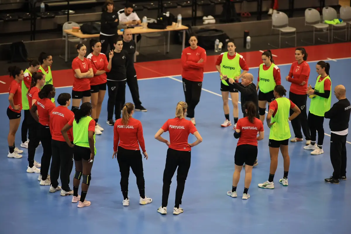Treino da seleção feminina de prepração para o jogo com Montenegro