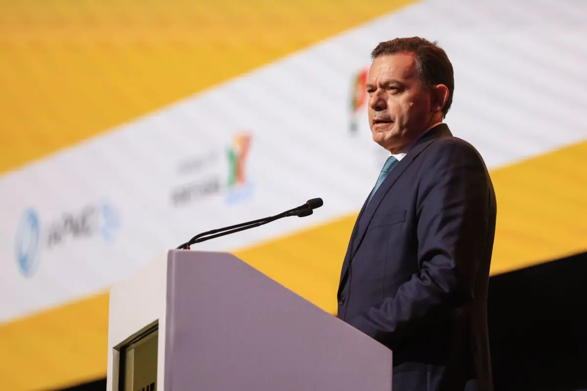 O primeiro-ministro Luís Montenegro diz que é preciso "preparar o momento seguinte" do país