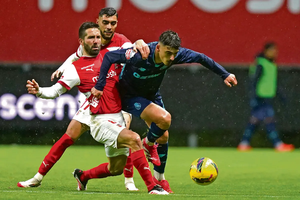 Médio foi riscado por Farioli da pré-época